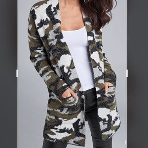 Venus Women’s Cardigan Sweater. Sz M